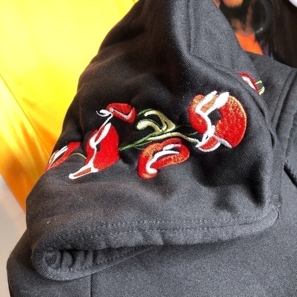 𝅺FLORHO Black Sweatshirt - Picture 3 of 8